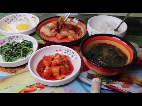 Видео: Корейский суп на день рождения который есть даже БТС Miyeokguk Seaweed soup with beef 미역국