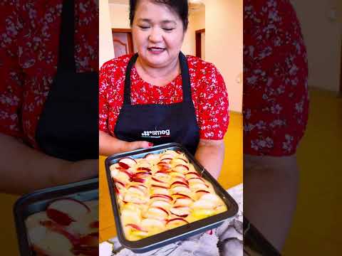 Видео: Яблочный пирог. Сочный, ароматный, вкусный бисквит
