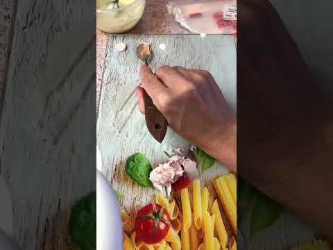 Видео: Веточка с цветами из чистого шоколада в скульптурной технике