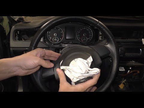 Видео: Как снять подушку безопасности в руле на Фольксваген Джетта 6 - Remove the airbag VW Jetta 6