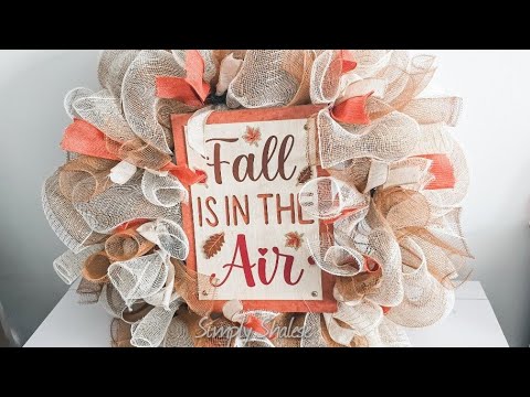 Видео: Сделай сам: пышный венок из лент с осенним декором || Быстро и просто