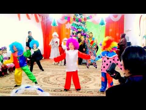 Видео: танец клоунов)))