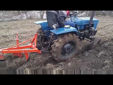Видео: Минитрактор fengshou 180 с плугом