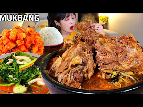 Видео: ASMR Острый корейский суп из свиных костей (Хэчанггук) kimchi Мукбанг