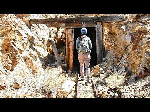Видео: Историческая шахта в Неваде - Кладбище - Хижина - Многоуровневая шахта - Рудовоз ⛏️💰