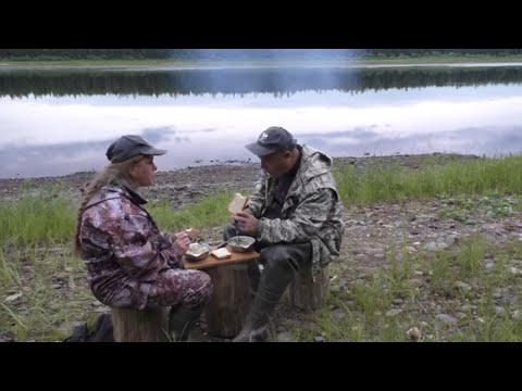 Видео: ЭТИ щуки ГНУТ СПИННИНГ в дугу / ШИКАРНАЯ уха на КОСТРЕ / Вкусная еда на природе