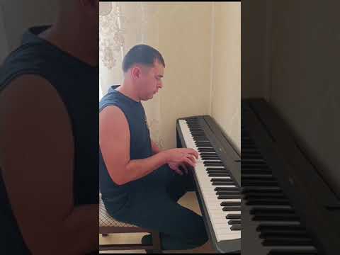 Видео: Учусь играть на цифровом  фортепиано с различными звуками и на баяне песню "Катюша"