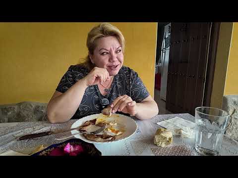 Видео: МУКБАНГ 🍽 СЛАБОНЕРВНЫМ ПРОШУ УДАЛИТЬСЯ. ВЗЯЛАСЬ ЗА СТАРОЕ. ПРИ ВИДЕ ЕДЫ ТЕРЯЮ РАЗУМ.