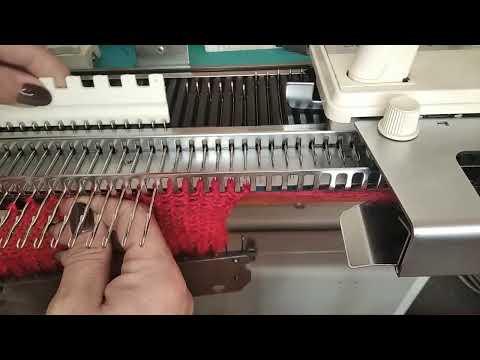 Видео: Варежки на машине простые со швом.