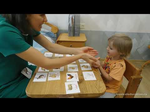 Видео: Радослава Лемешкина, 2 года. Как мы изучаем иностранный язык.