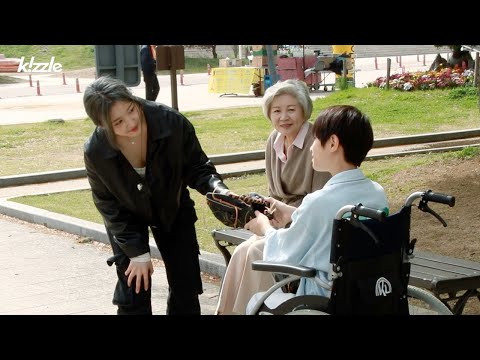 Видео: Что делать, если ребенок в инвалидной коляске хочет поиграть в мяч?