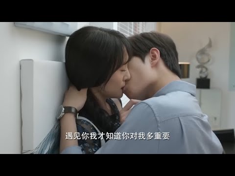 Видео: Увидев ее внезапное появление, Сяо Най не может не затащить ее в офис и не поцеловать.