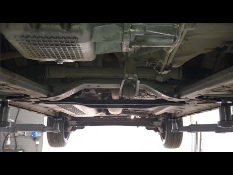 Видео: XRAY Cross Смена масла, днище, свечные колодцы