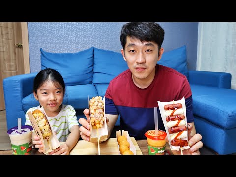 Видео: УЛИЧНАЯ ЕДА В КОРЕЕ! ПРОБУЕМ НЕОБЫЧНЫЕ КОРЕЙСКИЕ КОРН-ДОГИ/НИКОЛАЙ ПО-КОРЕЙСКИ