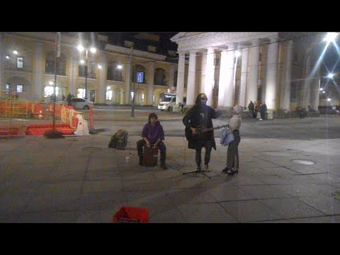 Видео: Уличные музыканты Питер Глеб Васильев и Сева на Думской 4 ноября ч3 - Дешёвые драмы