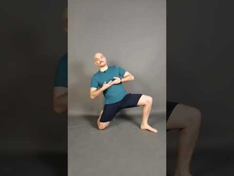 Видео: Стретчинг приводящих мышц бедра в положении стоя