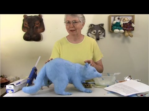 Видео: Голова енота из папье-маше и клейстер — Часть 4