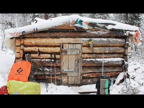 Видео: Ремонт зимовья В.Н.Попова. | Замена трубы | Трехглавая | пик Аршан.