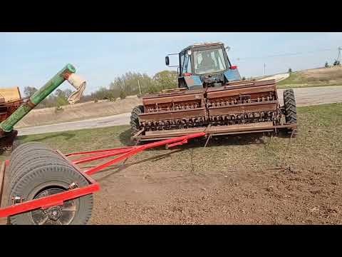 Видео: Посеять любой ценой!!! взорвалось колесо. сеем и прикатываем вико-овес.