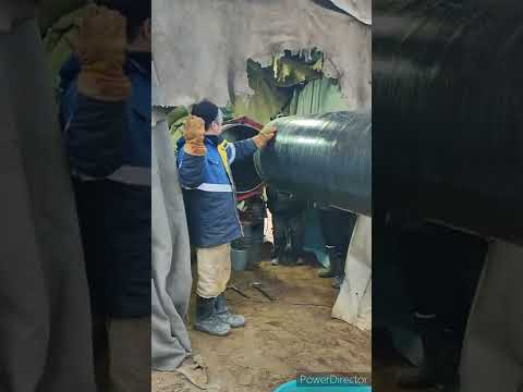 Видео: сварка технологического трубопровода, диаметр трубы 720*14,4 мм .Как заварить трубу?weld a pipe.
