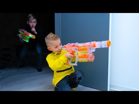 Видео: НОЧНЫЕ игры с NERF...ОДНИ дома. NIGHT games with NERF ... ALONE at home.