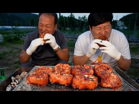 Видео: "Бычья лапа" на гриле - кулинарное шоу Мукбанг.