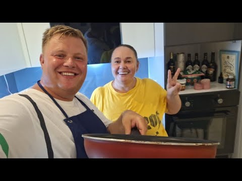 Видео: ПЕЧЁМ БЛИНЫ У ИННОЧКИ СУДАКОВОЙ @innasudakova В АЛАНЬЕ🥞 НАША ТРАДИЦИЯ