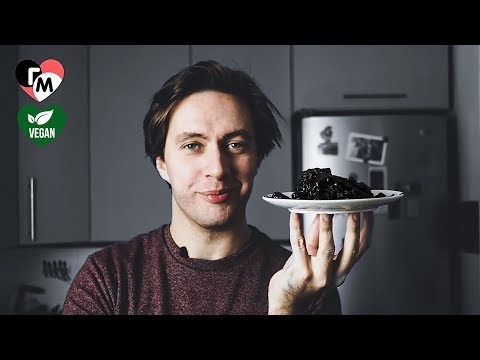 Видео: Влюбляйтесь — это вкусно! Быстрый шоколадный торт (веганский торт) — Голодный Мужчина (ГМ, #235)