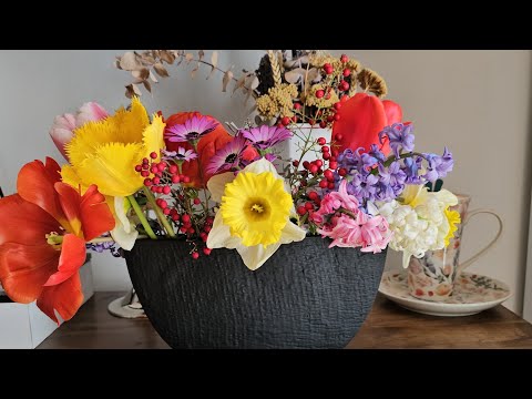 Видео: Весенние хлопоты.Спасаем яблоньки.Короче..ВЕСНА!