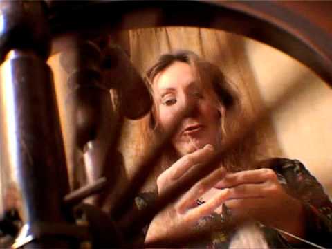 Видео: Мастер класс по прядению шерсти