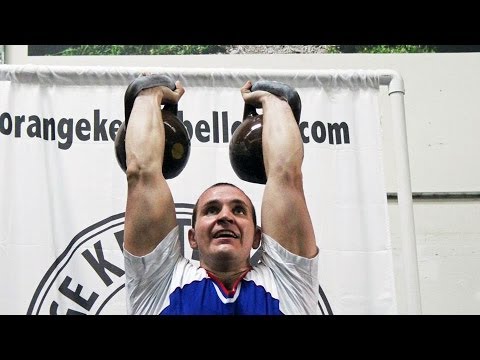 Видео: Ivan Denisov - kettlebell jerk (2x36kg 5' 85 reps) / Иван Денисов - толчок гирь (гиревой спорт)