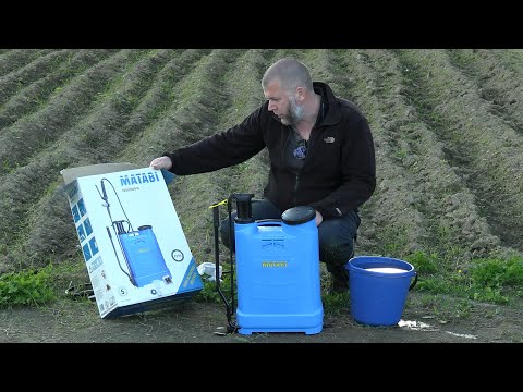 Видео: Хим. прополка. Matabi Evolution 16 ручной опрыскиватель и гербицид Агрокиллер.  Борюсь с сорняками.