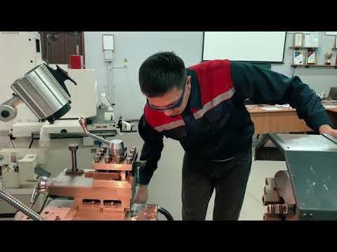 Видео: Правила Техники безопасности при работе на токарном станке.