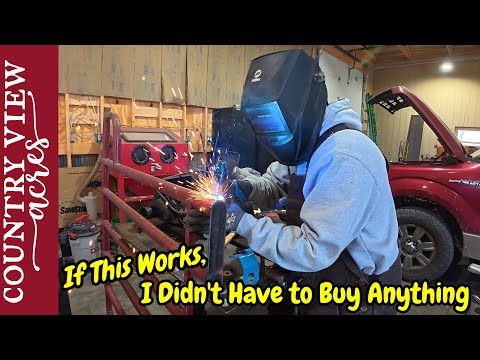 Видео: Зрители посоветовали мне сделать это ради дешёвого кормораздатчика для круглых тюков. Первый раз ...