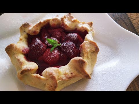 Видео: Как приготовить простой и нежный десерт из творожного теста с клубникой!!!