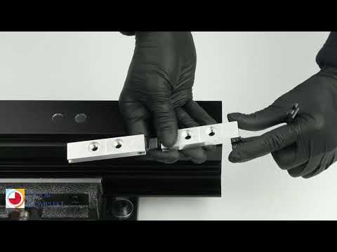 Видео: Монтаж петель на алюминиевую дверь. Установка и регулировка накладной петли WALA, WX 3-х секционная.