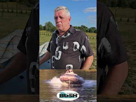 Видео: Лодка с надувным дном! Да, это надувной матрас на котором можно стоять и ловить рыбу