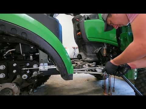 Видео: Регулировка предохранительного клапана John Deere 1025R