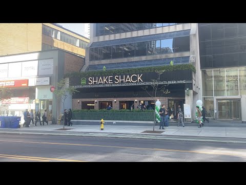 Видео: Прогулка по центру Торонто в пятницу утром + посещение нового Shake Shack в Мидтауне! (3 октября ...