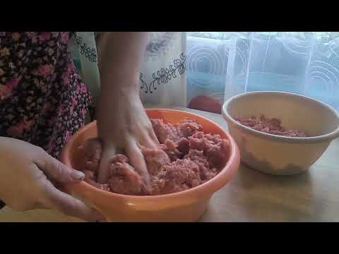 Видео: скільки чистого м'яса виходить з козликів і готую м'ясо на ковбасу і рулети