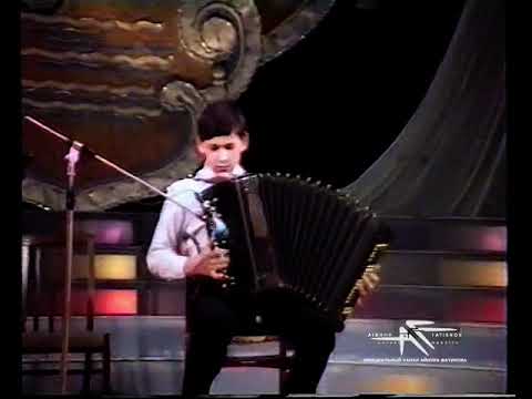 Видео: Юный Айнур Фатихов на сцене Казанского театра оперы и балета им. М. Джалиля.