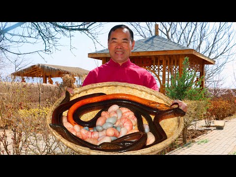 Видео: Куриные яички и огромные угри, тушенные в пиве! Добавьте соус Crazy Chili | Дядя Сельский Гурман