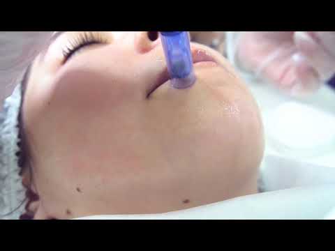 Видео: Как делать BB Glow Treatment, школа перманентного макияжа Татуэль