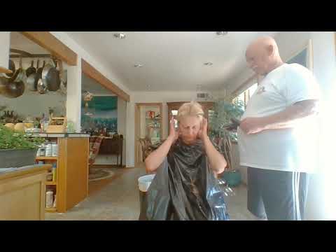 Видео: Читаю по-английски. Муж-американец стрижет меня дома.