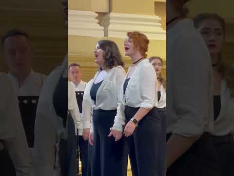 Видео: В САДУ ОСІННІМ АЙСТРИ БІЛІ - хор "Гомін"