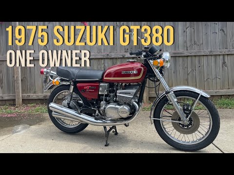 Видео: Сохраняя прошлое: тщательно сохранившийся Suzuki GT380 1975 года