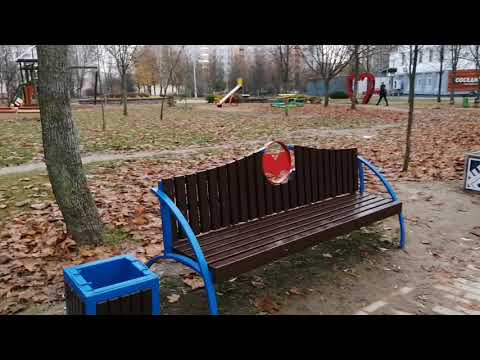 Видео: Беларусь. Утренняя прогулка по аллеи лавочек. 