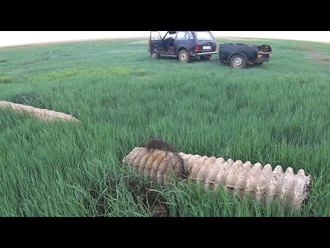 Видео: ЖИВУ В МАШИНЕ ДОБЫВАЮ МЕТАЛЛ ЧАСТЬ1