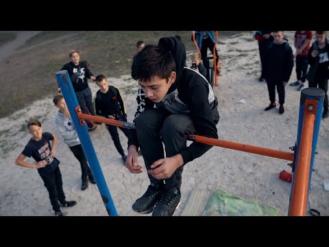 Видео: 2 часть Уличные соревнования по воркауту. Супер трюки
