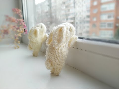 Видео: Милый новогодний сувенир - кролик спицами